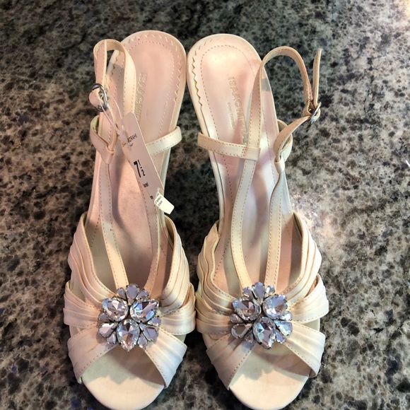 Beautiful wedding / formal shoes 7.5